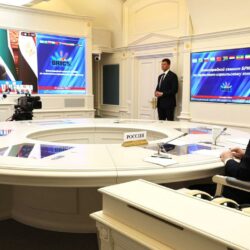 Home - - Wirtschaft & Soziales Rolle des Kommentators