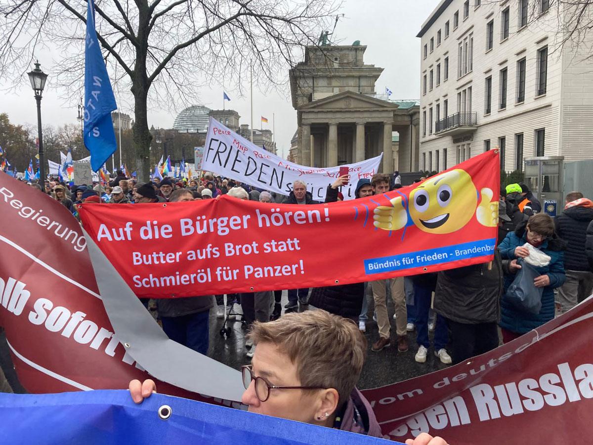 Buendnis fuer Frieden Brandenburg 1 - Starke Friedensdemo in Berlin - 25. November 2023, Friedensbewegung - Blog