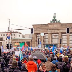 Tausende gegen Kriegspolitik der Ampel