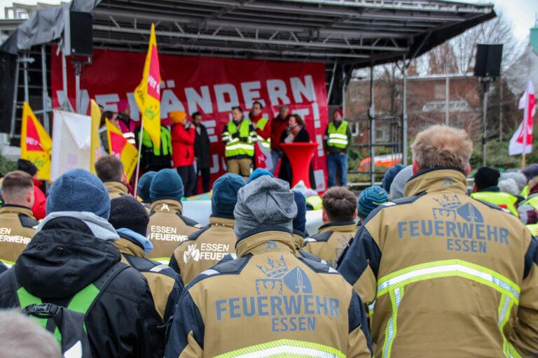 2023 Ver.di Warnstreik TVL 4.12 - Es brennt im öffentlichen Dienst der Länder - Fachkräftemangel - Fachkräftemangel