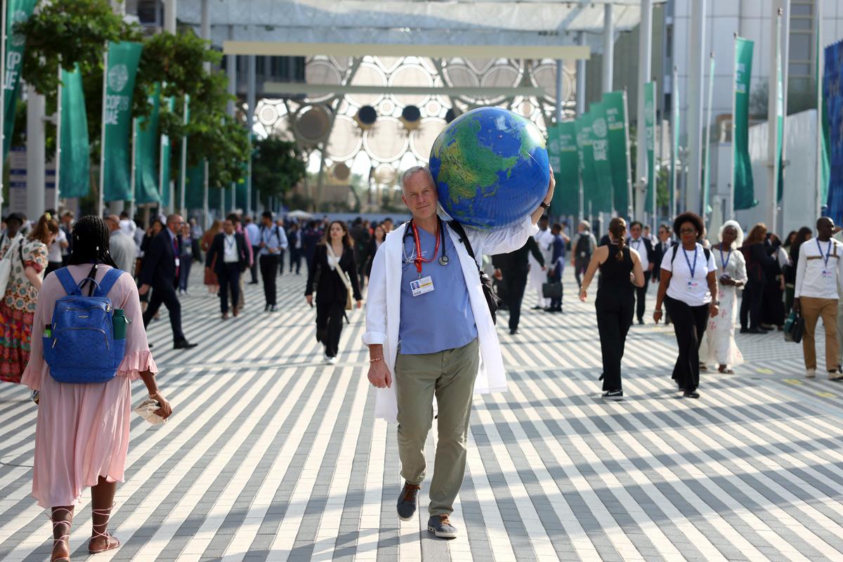 - Ungleichheit bekämpfen, Klima schützen - Arm und Reich, CO2-Emissionen, COP28, Umweltpolitik, UN-Weltklimakonferenz - Internationales