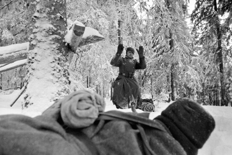 490901 RIAN archive 603 A Nazist surrenders - Chaos im Schnee - Im Bild - Im Bild
