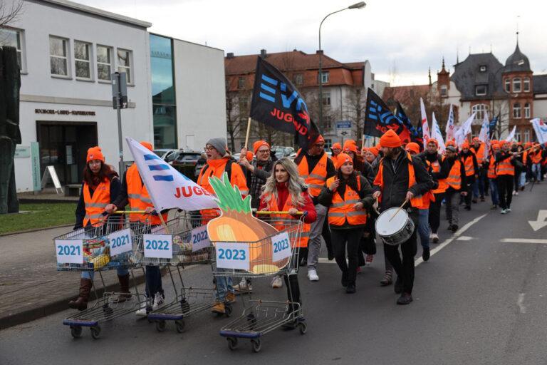 010301 Tarifkampf - Konsequenter und gemeinsam - Tarifrunde 2023 - Tarifrunde 2023