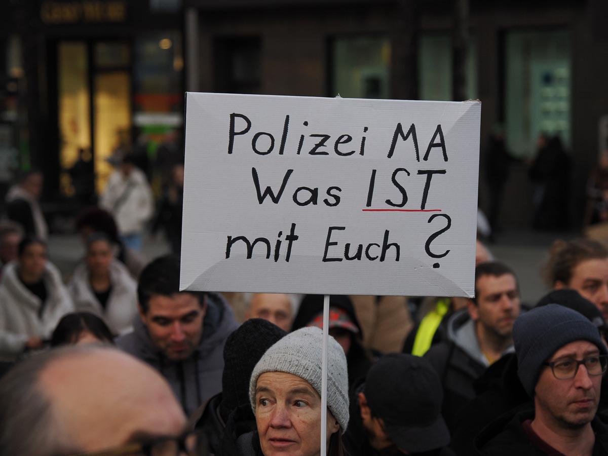 010502 PC300936 - Demonstration gegen Polizeigewalt - Demonstrationen, Polizeigewalt - Politik