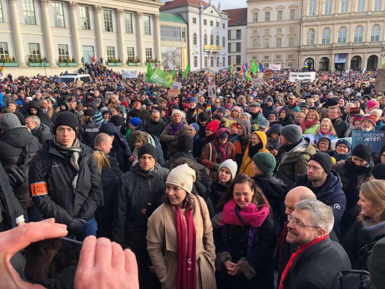 030401 Correctiv - Ganz ohne Geheimplan - Menschenrechtsverletzungen - Menschenrechtsverletzungen