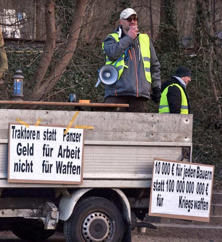 0315 01 - Traktoren statt Panzer - Bauernproteste - Bauernproteste