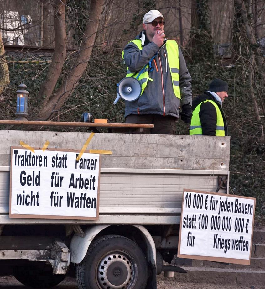 0315 01 - Traktoren statt Panzer - UZ vom 19. Januar 2024 - UZ vom 19. Januar 2024