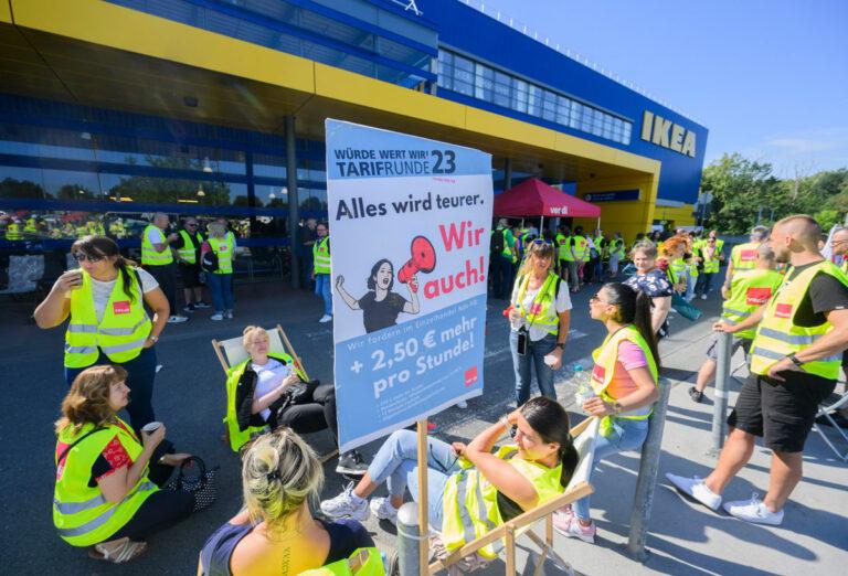 040201 422544286 picture alliancedpaJulian Stratenschulte - Mit Streiks ins neue Jahr - Tarifrunde Handel - Tarifrunde Handel