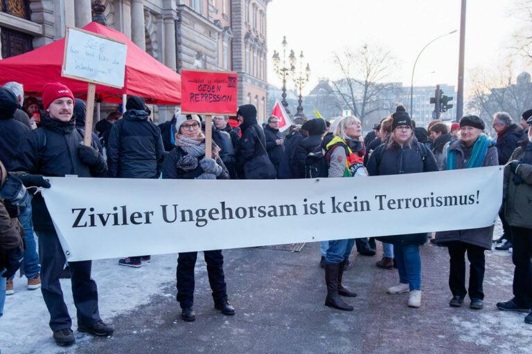 040501 Rondenbarg - Versammlungsfreiheit vor Gericht - Repression - Repression