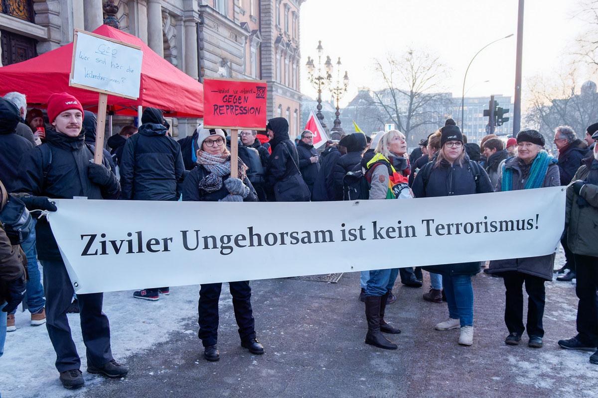 040501 Rondenbarg - Versammlungsfreiheit vor Gericht - G20-Protest, Repression, Rondenbarg-Verfahren - Politik