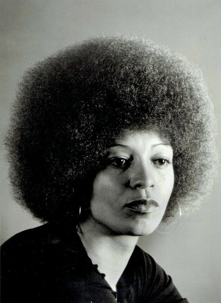 0413Angela Davis 1974 - Eine Million Rosen - Angela Davis - Angela Davis