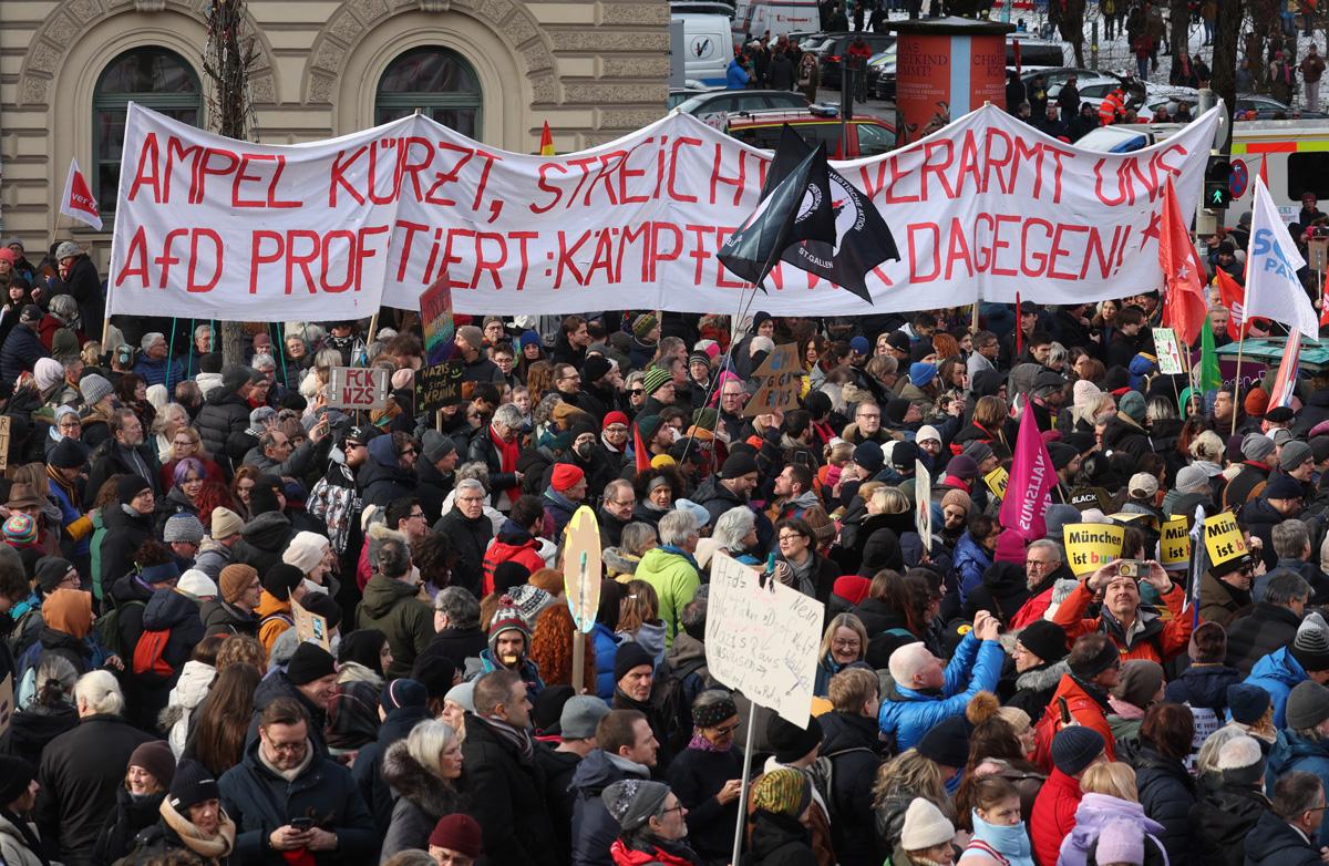 0515 443051305 - Den Herrschenden nicht auf den Leim gehen - §dpa, AfD stoppen, Demo, DKP München, Proteste - Aktion