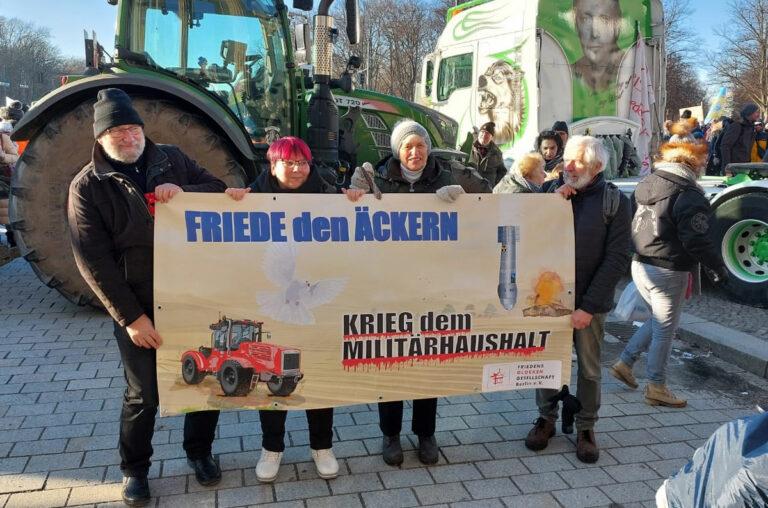 Friede den Aeckern 2 - „Friede den Äckern, Krieg dem Militärhaushalt“ - Bauernproteste - Bauernproteste