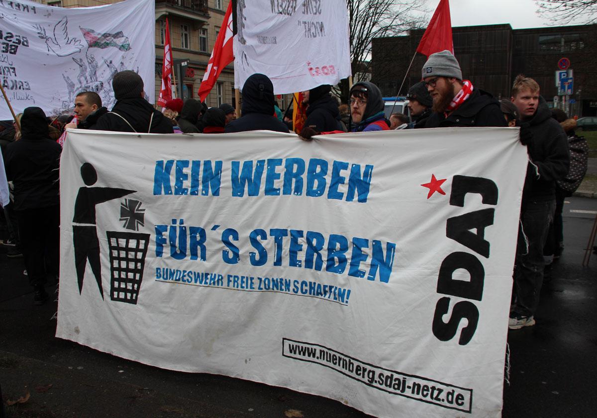 IMG 0415 - Kraft, Kampf, Widerstand - DKP, junge Welt, Luxemburg-Liebknecht-Demonstration 2024, Rosa-Luxemburg-Konferenz 2024, SDAJ, Sebastian Carlens - Blog