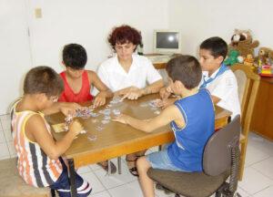 Rehablitacion cognitiva grupal gigapixel standard scale 4 00x 1 - Eine einzigartige Kinderklinik - Gesundheit, Kinderklinik Rosa Luxemburg, Kuba-Solidarität - Hintergrund