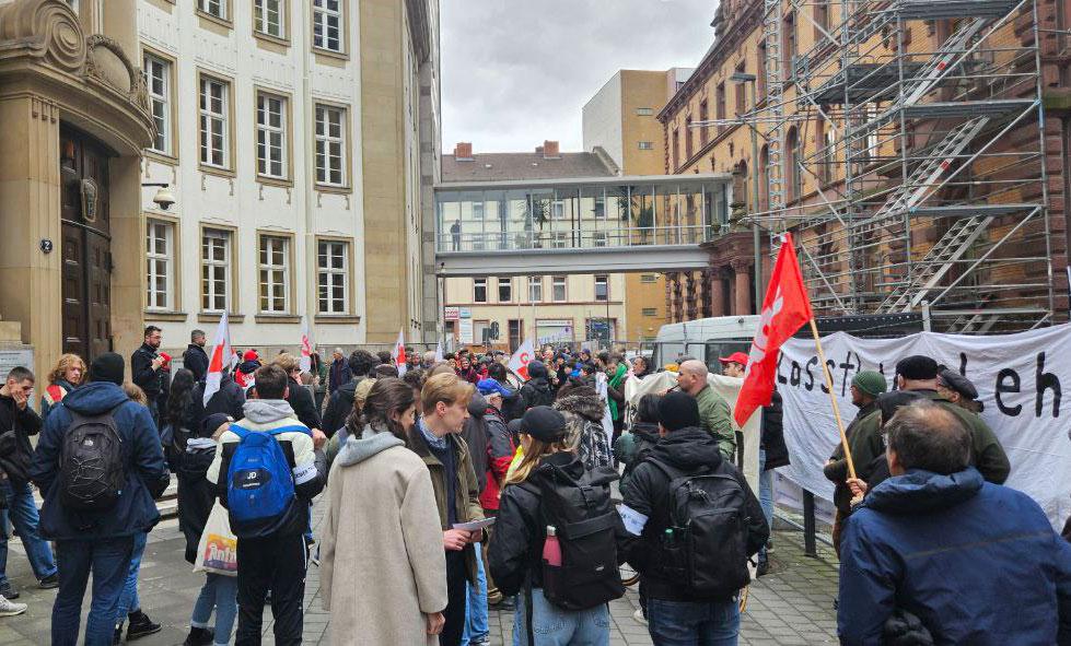 060402 Luca - Sieben Monate fürs Demonstrieren - Berufsverbot, Luca S. - Politik