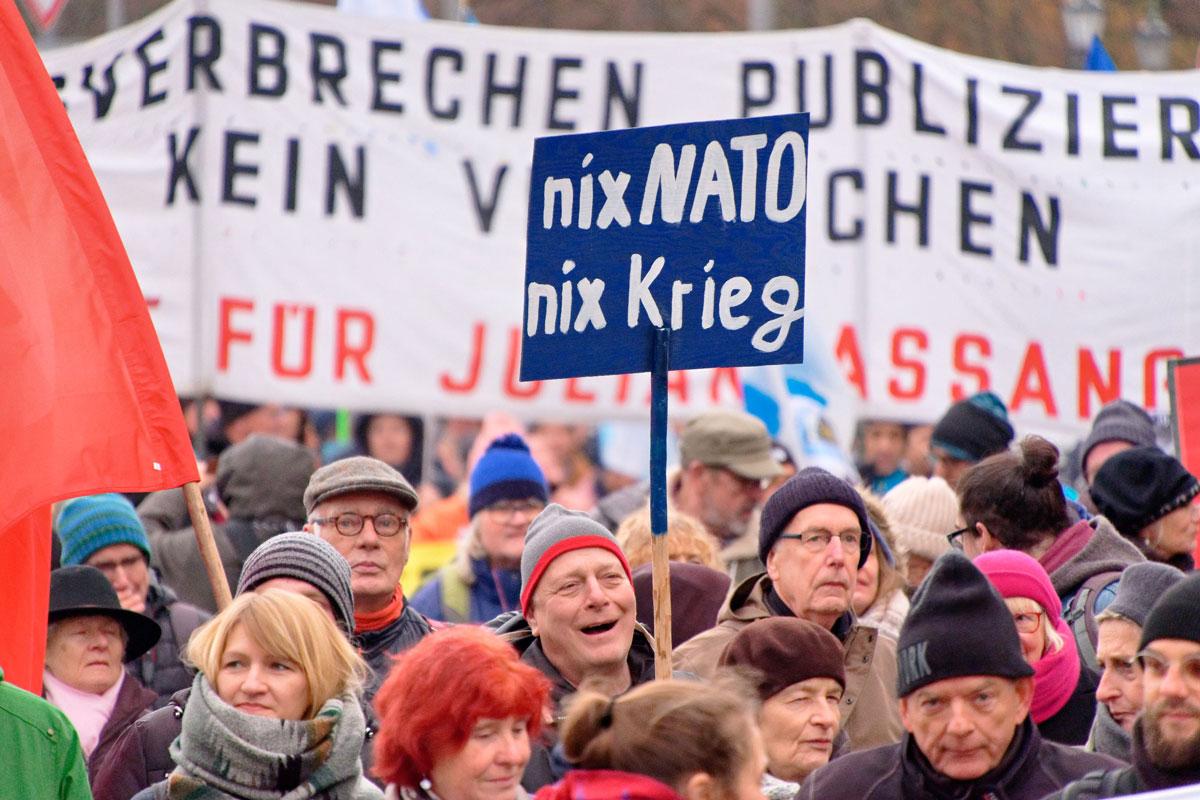 0613 Friedensdemo Berlin 043 - Alternative zur derzeitigen Aggressionspolitik - UZ vom 9. Februar 2024 - UZ vom 9. Februar 2024