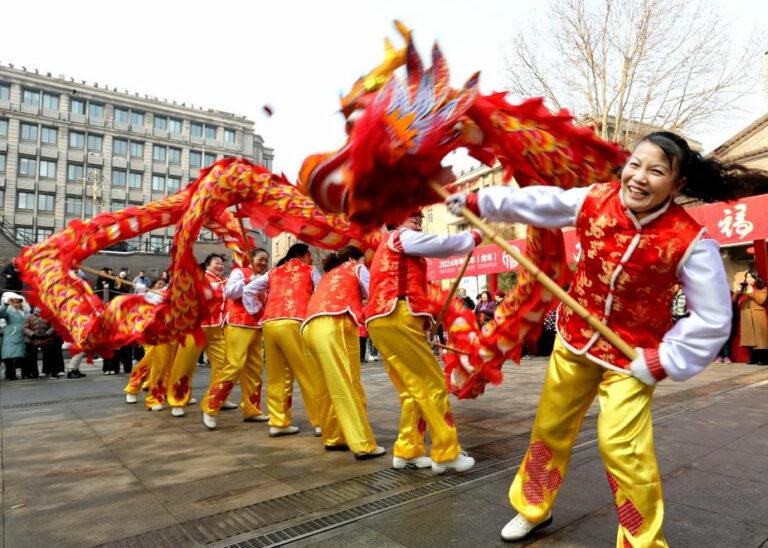 070801 Neujahr - Die VR China vor dem 75. Jahrestag ihrer Gründung - VR China - VR China