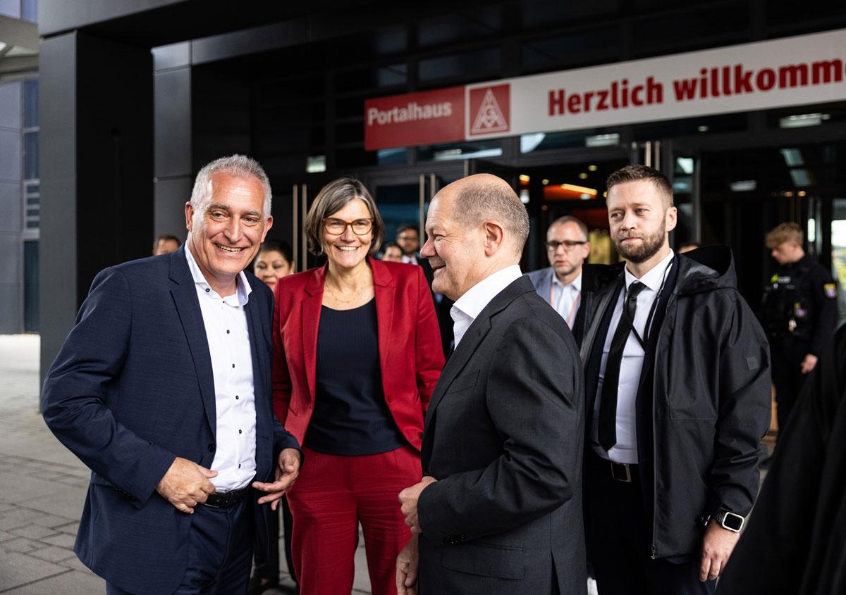 070901 IGM - Händchenhalten an der Heimatfront - Aufrüstung, IG Metall, Militarisierung, SPD - Positionen