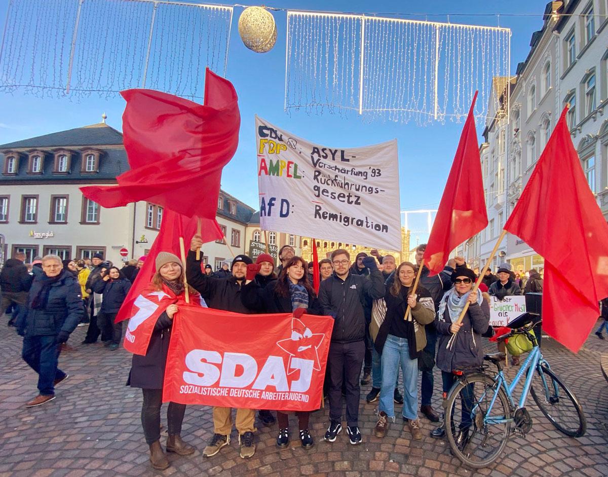 071501 Trier Antifa - Antifa-Frühling in Trier? - AfD, Antifaschismus, DKP Trier, Trier - Aktion