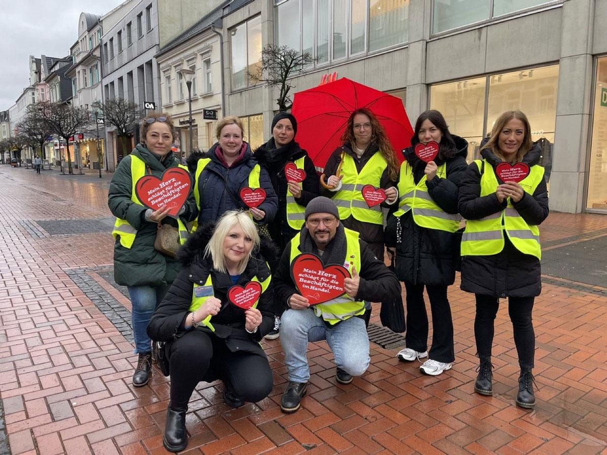 080202 Handel - Blockierer im Blick - Entlastungsstreik, Handel, Lohndumping, Lufthansa, ÖPNV, Tarifverhandlungen, ver.di - Wirtschaft & Soziales