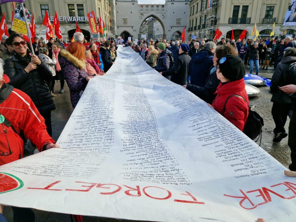 080502 Palaestina - Krieg auf der großen Bühne - Aktionsbündnis gegen die NATO-Sicherheitskonferenz, deutscher Imperialismus, DKP, Friedensdemonstration, Gewerkschaften, Kriegstüchtigkeit, SDAJ, Siko - Politik