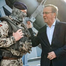 „Soldatenglück“ fürs Kapital