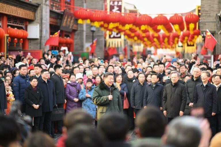 090801 Xi - Endspurt im Fünfjahresplan - Bildungspolitik, Ein-China-Politik, Fünfjahresplan, KPCh, Nationaler Volkskongress, Planwirtschaft, Taiwan, VR China - Wirtschaft & Soziales