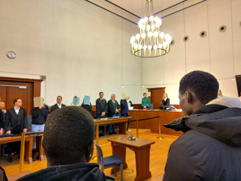 10 04 Vierter Prozesstag Dortmund Foto Valentin Zill - Sie hätten einfach das Tor schließen können - Gülkiz Yazir, Landgericht Dortmund, Mouhamed Lamine Dramé, Polizeimord, Prozess, Thomas Feltes - Wirtschaft & Soziales