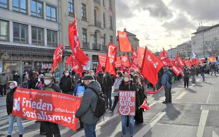 12 01 Demozug - Haltung wählbar machen - DKP München - DKP München