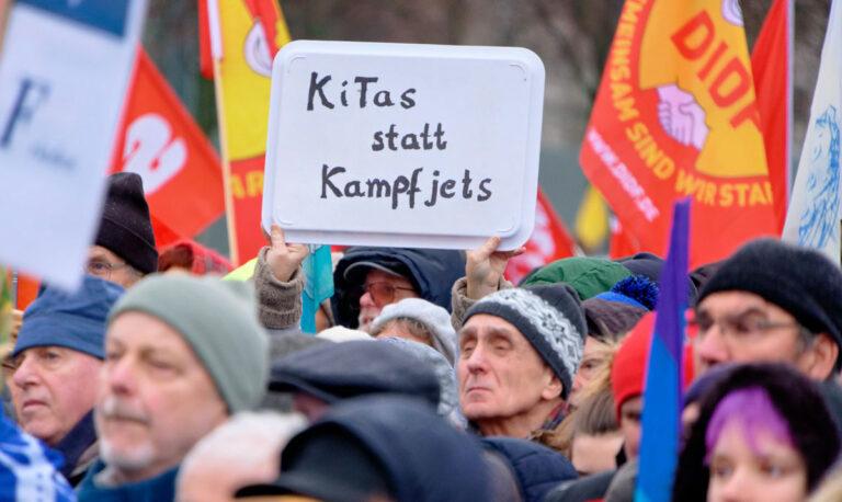 Friedensdemo Berlin 016 - Nie wieder kriegstüchtig - Antikriegsprotest - Antikriegsprotest