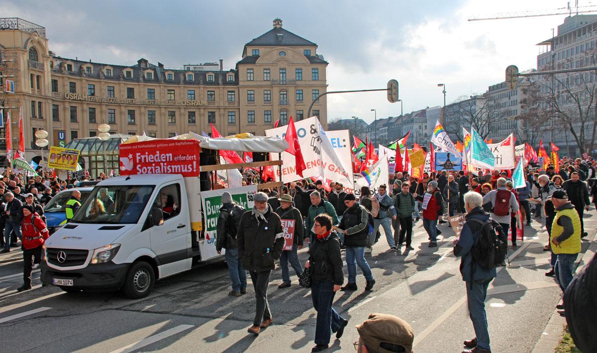 IMG 0587 - 5.000 für Frieden - Aktionsbündnis gegen die NATO-Sicherheitskonferenz, DKP, Münchener Sicherheitskonferenz, SDAJ - Blog