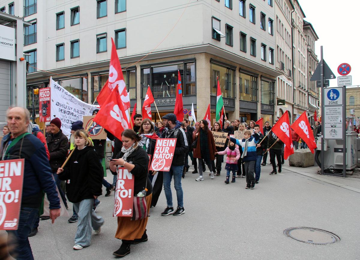 IMG 0613 - 5.000 für Frieden - Aktionsbündnis gegen die NATO-Sicherheitskonferenz, DKP, Münchener Sicherheitskonferenz, SDAJ - Blog