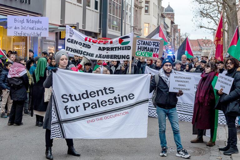 110402 Uni Berlin - Konform oder raus - Protestaktion - Protestaktion