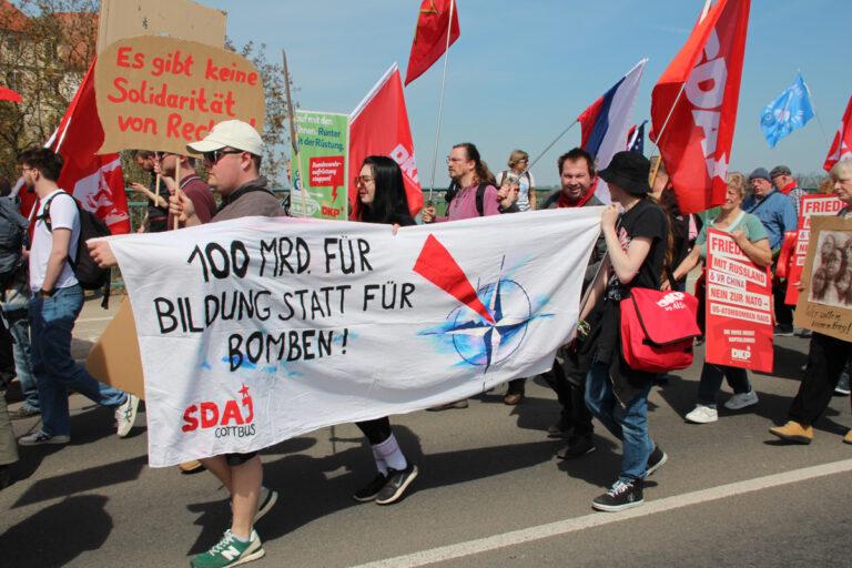 111501 Torgau Martina Lennartz - Die Leute müssen auf die Straße! - reaktionär-militaristischer Staatsumbau - reaktionär-militaristischer Staatsumbau