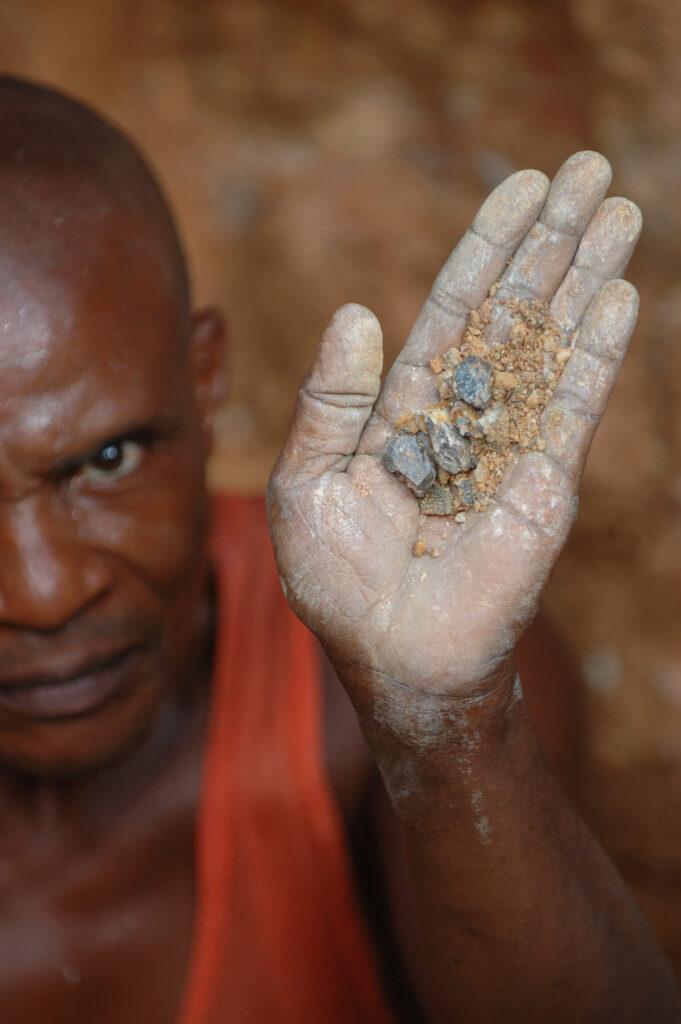 11 12 13 Wolframite Mining in Kailo3 DRC - Lumumbas Ideen wirken nach - Buchtipp, China, Gerd Schumann, Globaler Süden, Kongo, Neokolonialismus, Patrice Lumumba, Rohstoffe / Energie, USA - Internationales