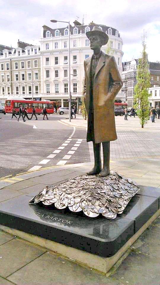 1211 Statue of Bela Bartok on South Kensington - Krieg zwischen den Palästen, Friede zwischen den Hütten - Musik und Politik - Musik und Politik