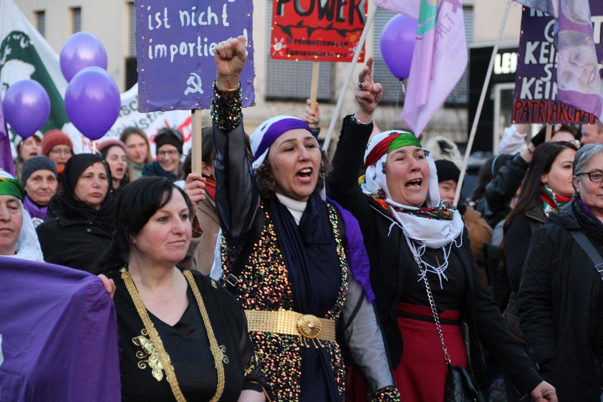 IMG 0751 - „Welche Frauenrechte schützt die ‚feministische‘ Außenpolitik in Gaza?“ - DKP Gießen, Gießen, Internationaler Frauentag 2024 - Blog