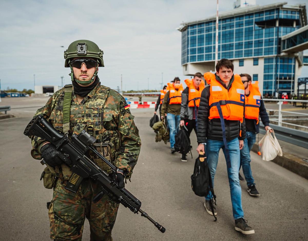 140402 Gesamtverteidigung - Vorkriegsphase eingeläutet - Bundeswehr, Kriegstreiberei, Kriegstüchtigkeit, Medienkampagne, Militarisierung, NATO-Strategie, Notstandsgesetze - Politik