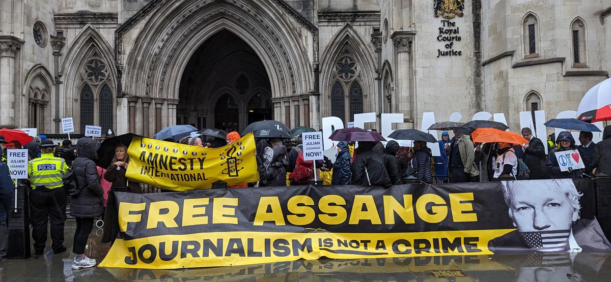 140602 Assange - Keine Freiheit für Assange - Auslieferung, Freie Meinungsäußerung, Julian Assange, politische Gefangene, Rechtsprechung/Prozesse/Gerichtsurteile, Schauprozess - Internationales