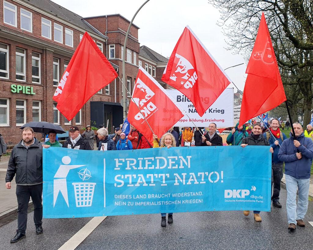 1408 Hamburg - Vielfältig gegen Krieg und Sozialabbau - Antikriegsprotest, Friedensbewegung, Gewerkschaften gegen Aufrüstung, Ostermarsch 2024, Sozialabbau - Aktion