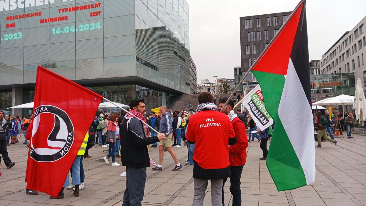 20240330 120311 - „Lumpenpazifisten“ brauchen Mut - Bremer Friedensforum, Düsseldorfer Friedensforum, Friedenskoordination Berlin, Gewerkschaften gegen Aufrüstung, Netzwerk Friedenskooperative, Ostermarsch 2024, SDAJ - Blog