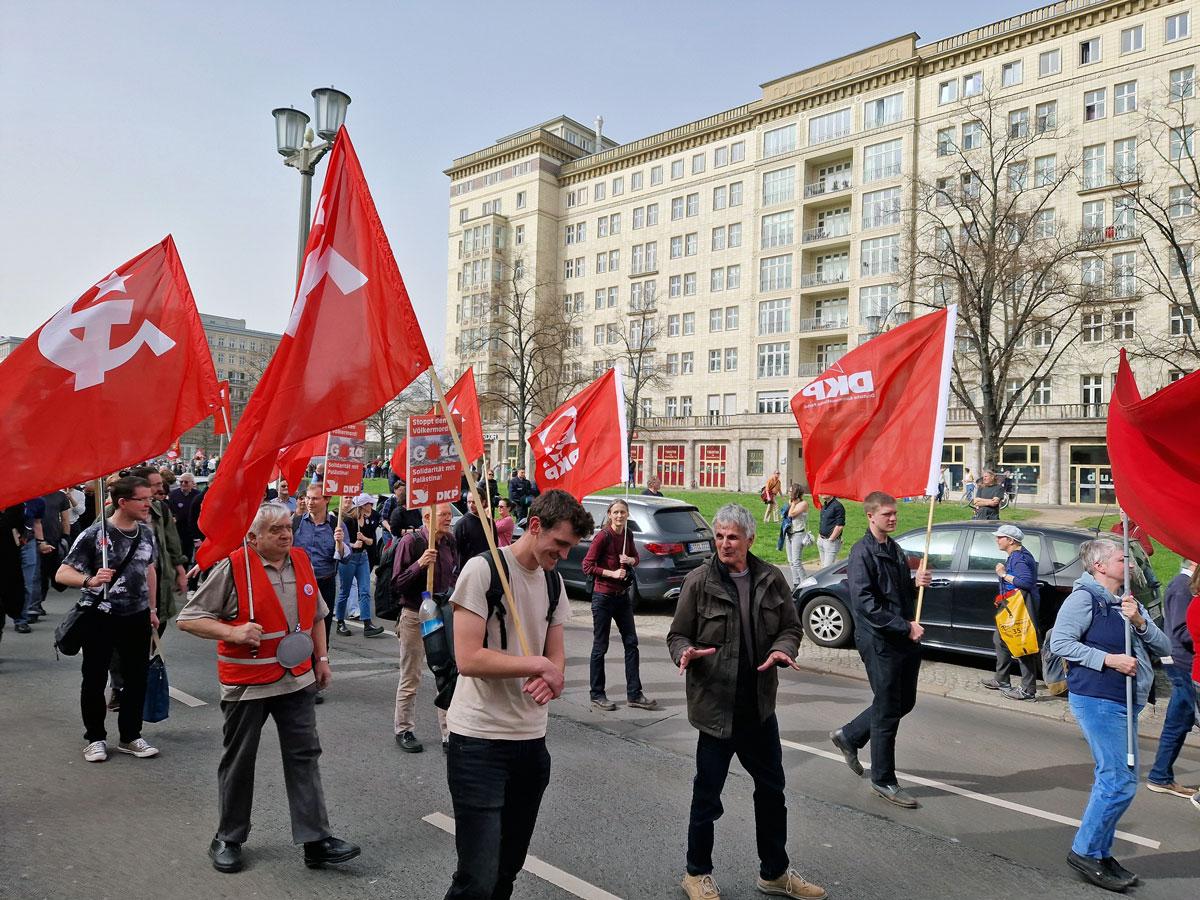 20240330 140817 - „Lumpenpazifisten“ brauchen Mut - Bremer Friedensforum, Düsseldorfer Friedensforum, Friedenskoordination Berlin, Gewerkschaften gegen Aufrüstung, Netzwerk Friedenskooperative, Ostermarsch 2024, SDAJ - Blog