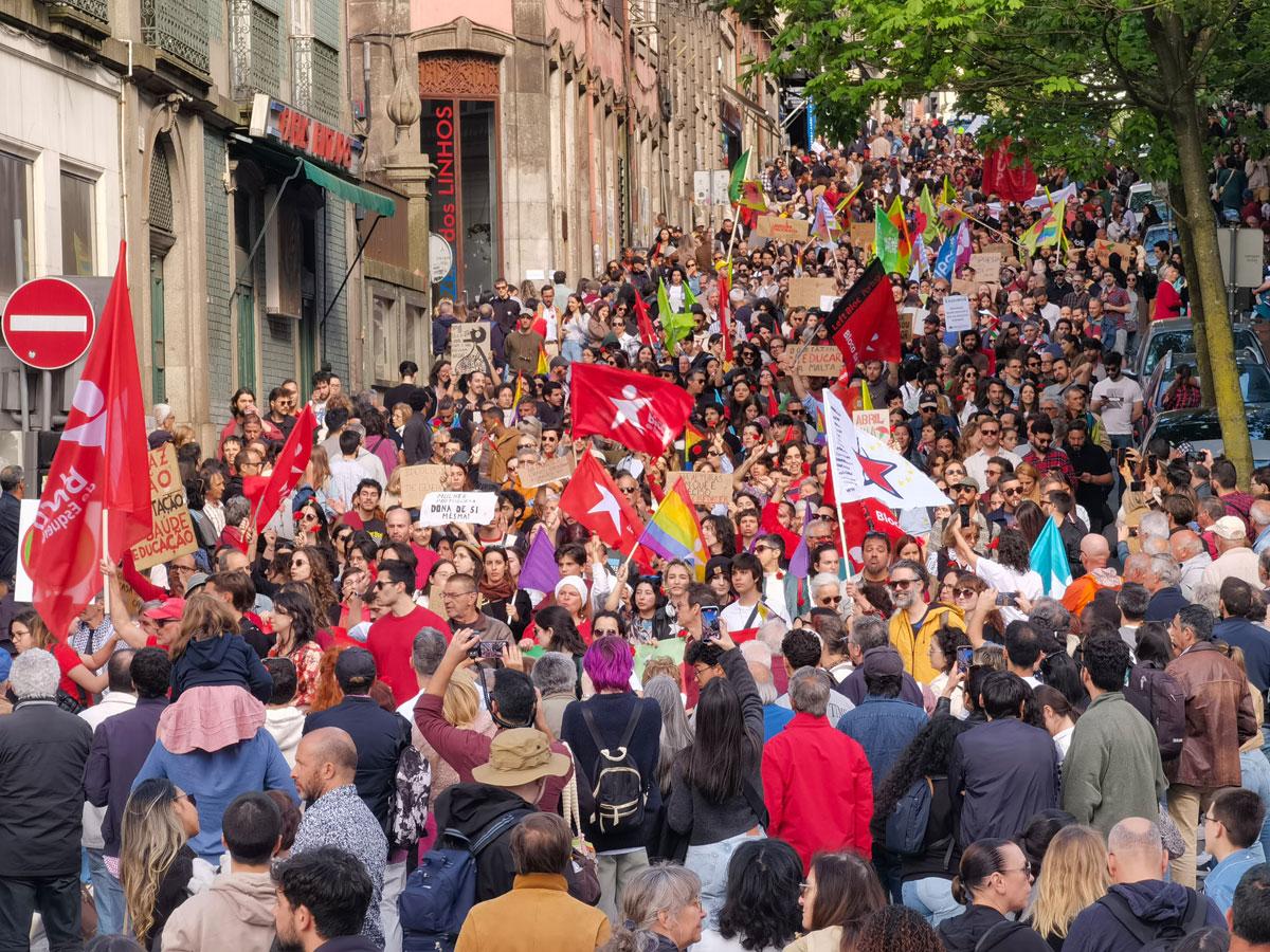 IMG 20240425 171430 - Porto feiert 50 Jahre Nelkenrevolution - 50 Jahre Nelkenrevolution, PCP, Porto, Portugal - Blog