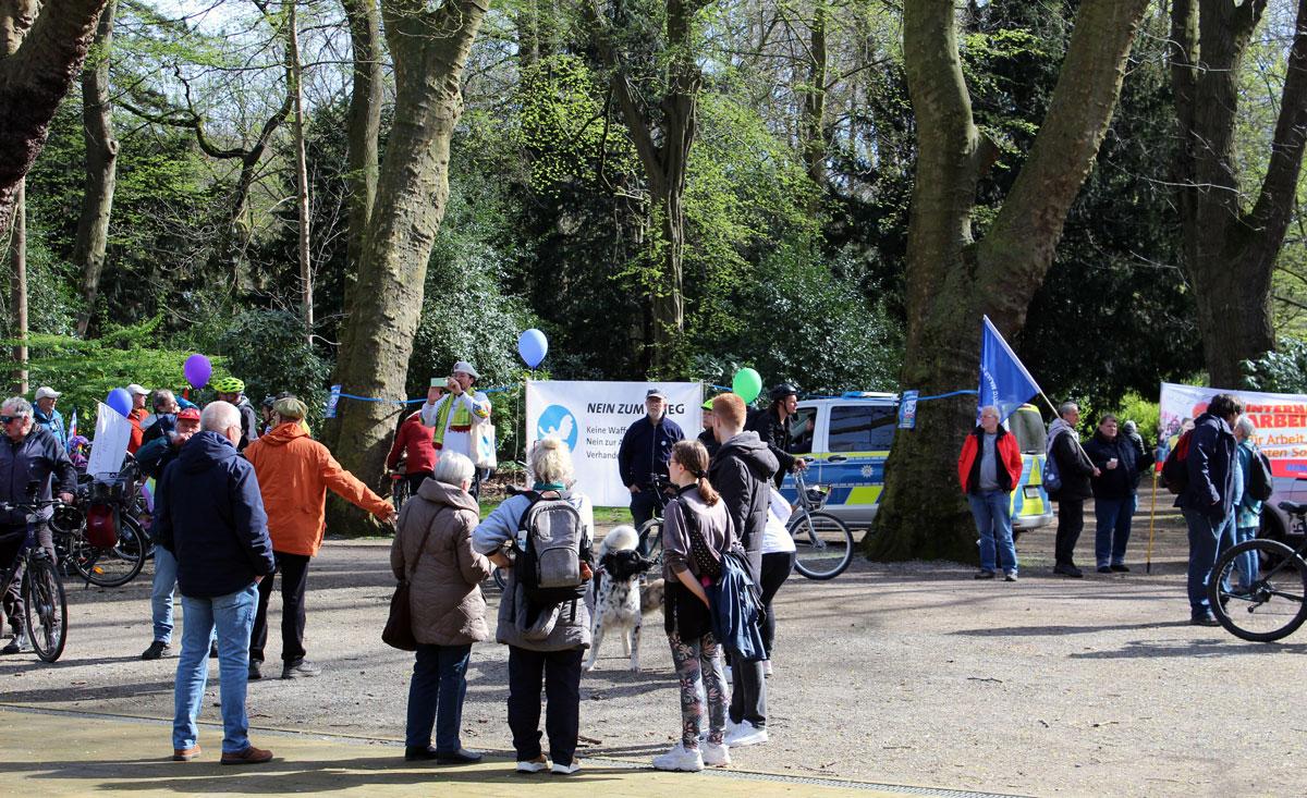 Ostermarsch Gelsenkirchen 2024 02 - „Lumpenpazifisten“ brauchen Mut - Bremer Friedensforum, Düsseldorfer Friedensforum, Friedenskoordination Berlin, Gewerkschaften gegen Aufrüstung, Netzwerk Friedenskooperative, Ostermarsch 2024, SDAJ - Blog