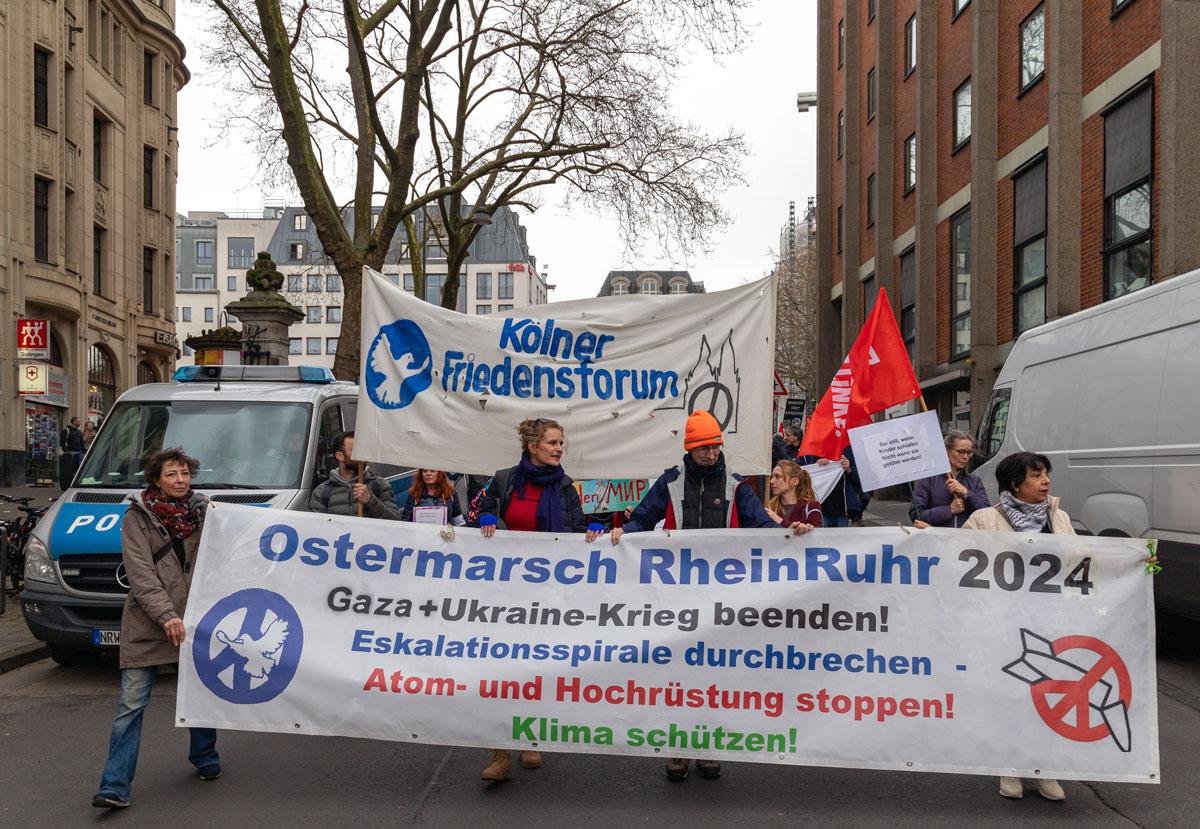 ostermarsch rhein ruhr 53620330077 o - „Lumpenpazifisten“ brauchen Mut - Bremer Friedensforum, Düsseldorfer Friedensforum, Friedenskoordination Berlin, Gewerkschaften gegen Aufrüstung, Netzwerk Friedenskooperative, Ostermarsch 2024, SDAJ - Blog