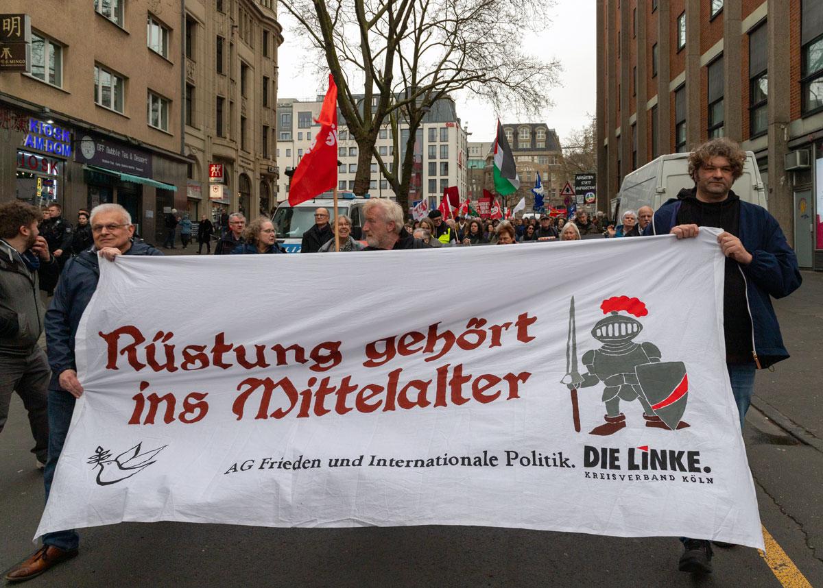 ostermarsch rhein ruhr 53620331352 o - „Lumpenpazifisten“ brauchen Mut - Bremer Friedensforum, Düsseldorfer Friedensforum, Friedenskoordination Berlin, Gewerkschaften gegen Aufrüstung, Netzwerk Friedenskooperative, Ostermarsch 2024, SDAJ - Blog