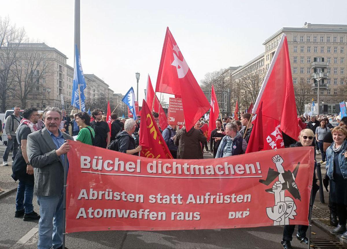 photo 2024 03 31 09 15 42 - „Lumpenpazifisten“ brauchen Mut - Bremer Friedensforum, Düsseldorfer Friedensforum, Friedenskoordination Berlin, Gewerkschaften gegen Aufrüstung, Netzwerk Friedenskooperative, Ostermarsch 2024, SDAJ - Blog