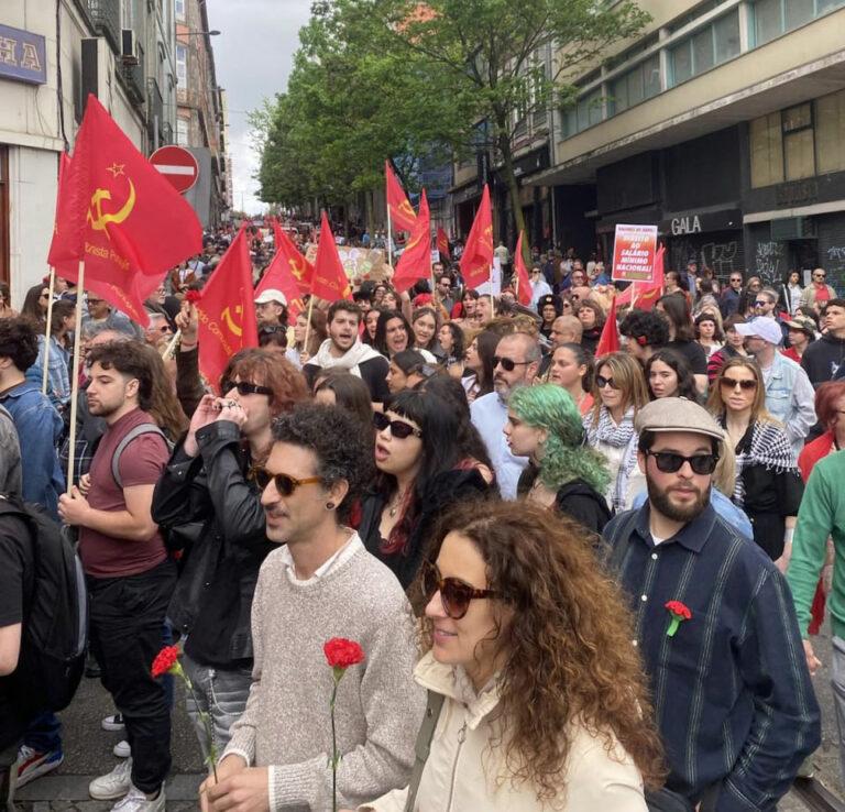 180702 Bildmeldung - 25. April jetzt und immer – Faschismus nie wieder - 25. April, JCP, Lissabon, Nelkenrevolution, PCP, Portugal - Politik