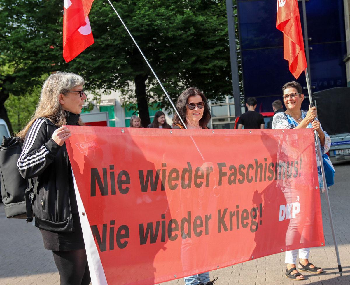 2024 8 Mai VVN Essen 07 1 - Kämpferisches Gedenken - 8. Mai 2024, 9. Mai 2024, Berlin, DKP, DKP Berlin, Repression, Tag der Befreiung vom Faschismus, Tag des Sieges im Großen Vaterländischen Krieg - Blog